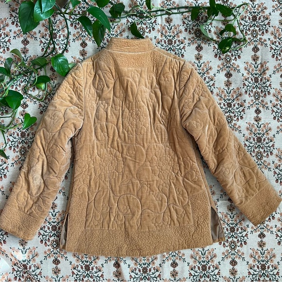 1970s Vintage Quilted Velvet Tan Jacket - Picture 7 of 9